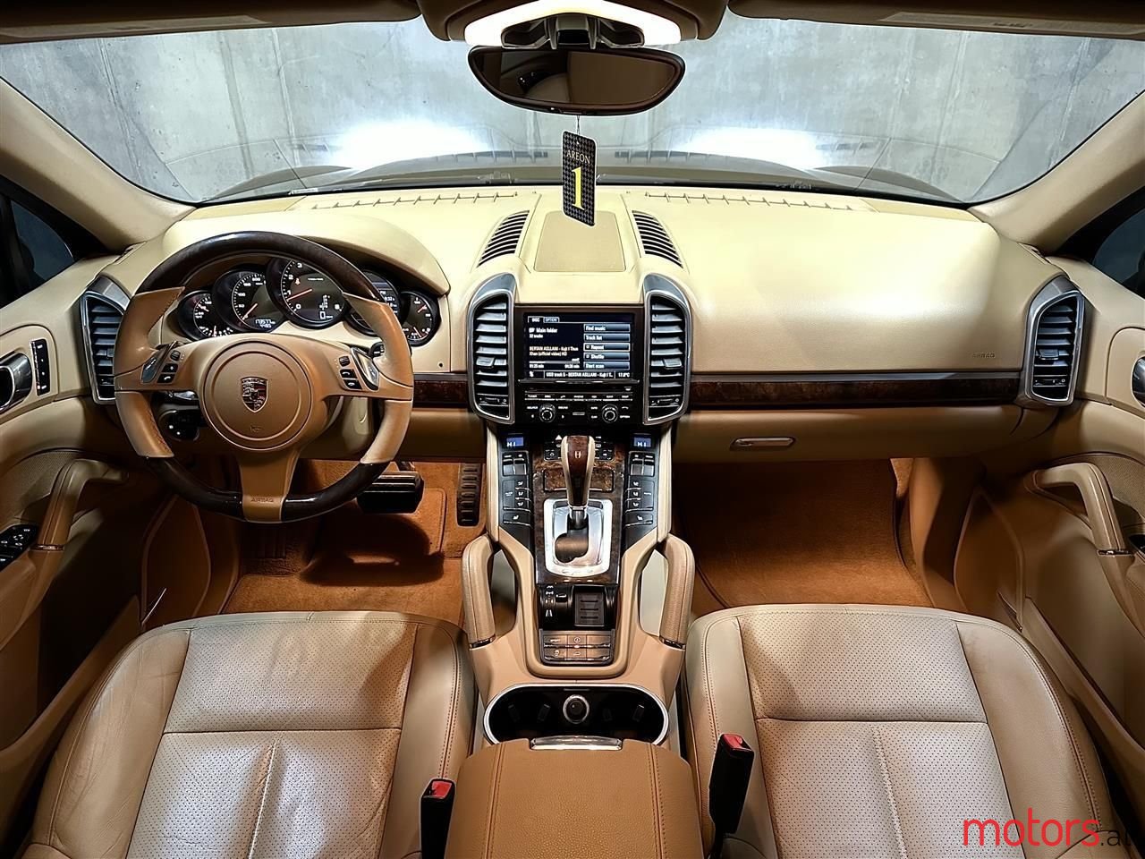 2012' Porsche Cayenne photo #2