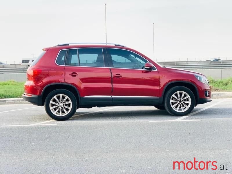 2015' Volkswagen Tiguan photo #5