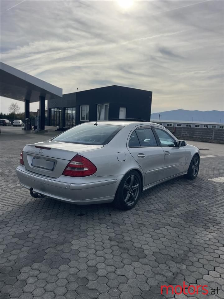 2004' Mercedes-Benz E 200 photo #4