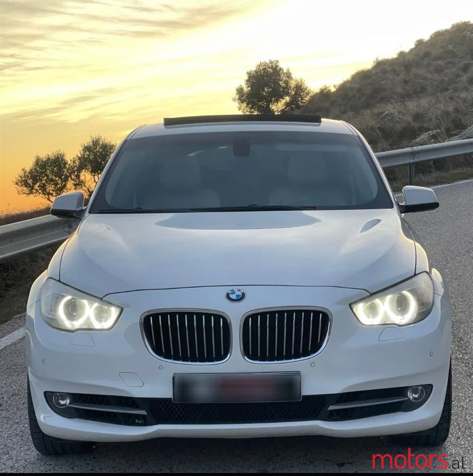 2012' BMW 530 photo #5