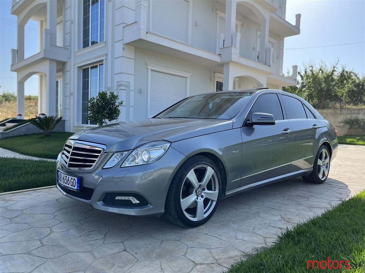 2009' Mercedes-Benz E 350 photo #1