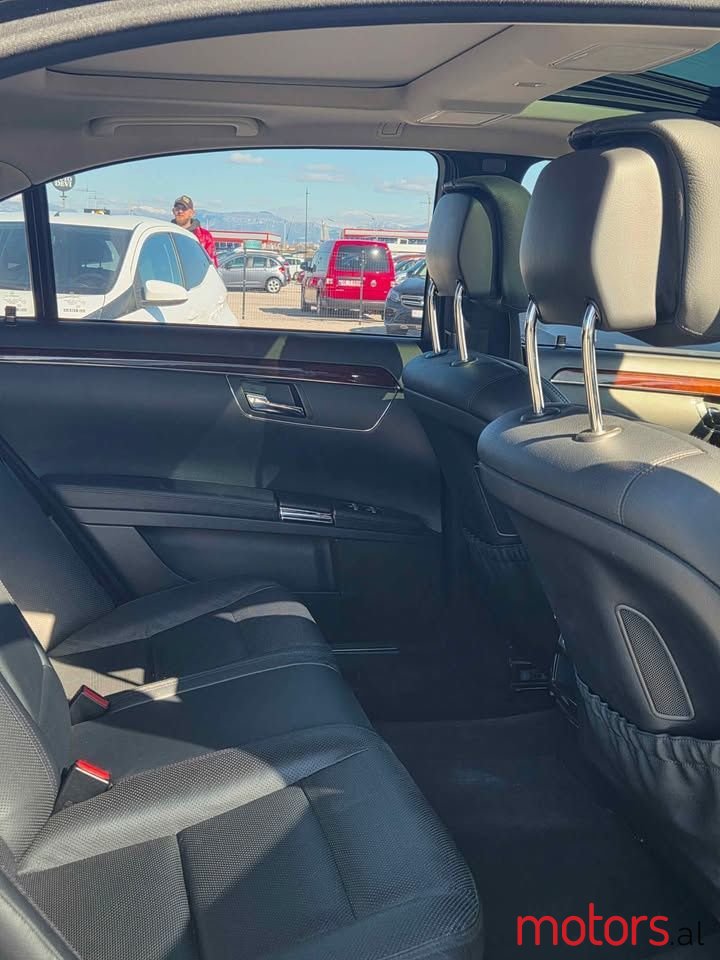 2011' Mercedes-Benz S 550 photo #6