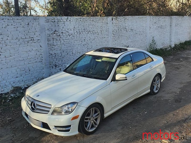 2012' Mercedes-Benz C 300 photo #2