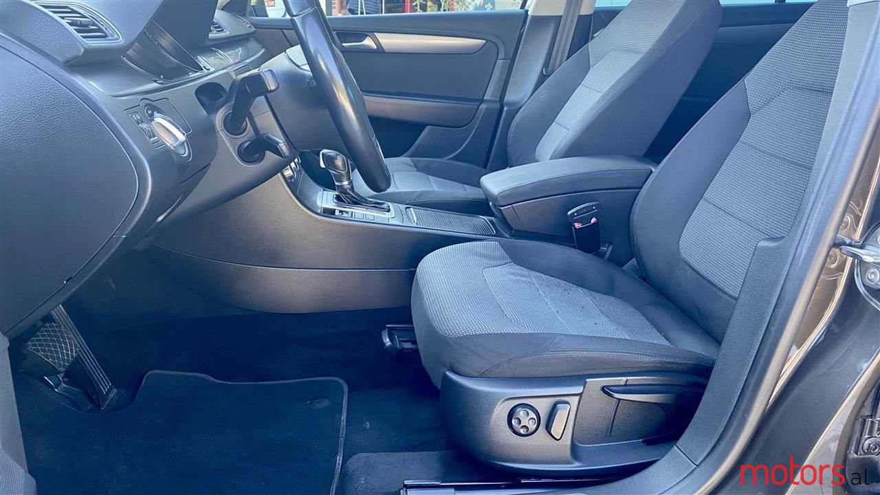 2014' Volkswagen Passat photo #6