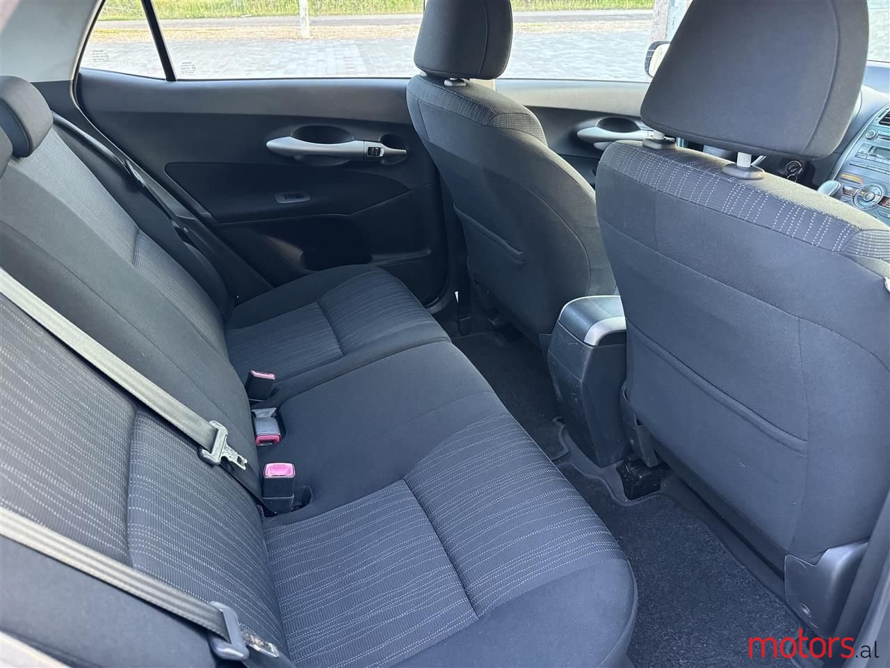 2008' Toyota Auris photo #5