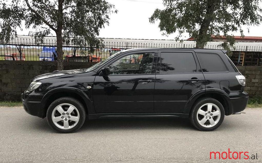 2005' Mitsubishi Outlander photo #1