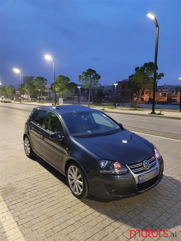 2008' Volkswagen Golf photo #3