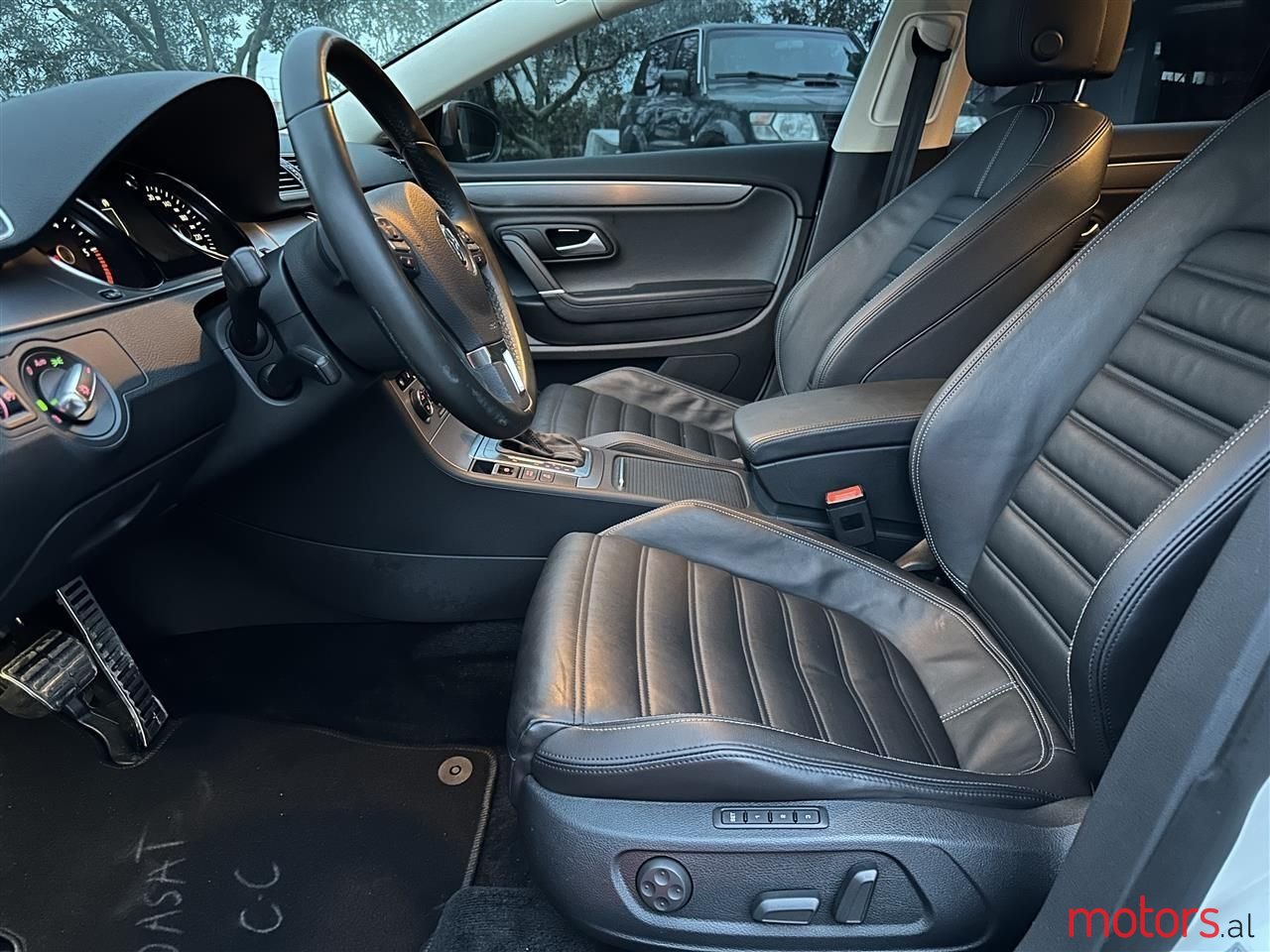 2015' Volkswagen Passat photo #2