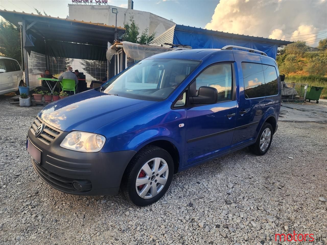 2010' Volkswagen Caddy photo #1