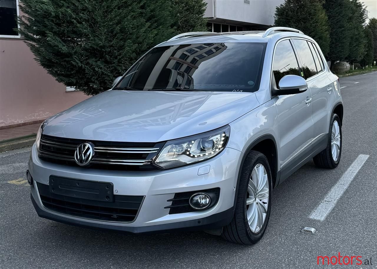 2012' Volkswagen Tiguan photo #3