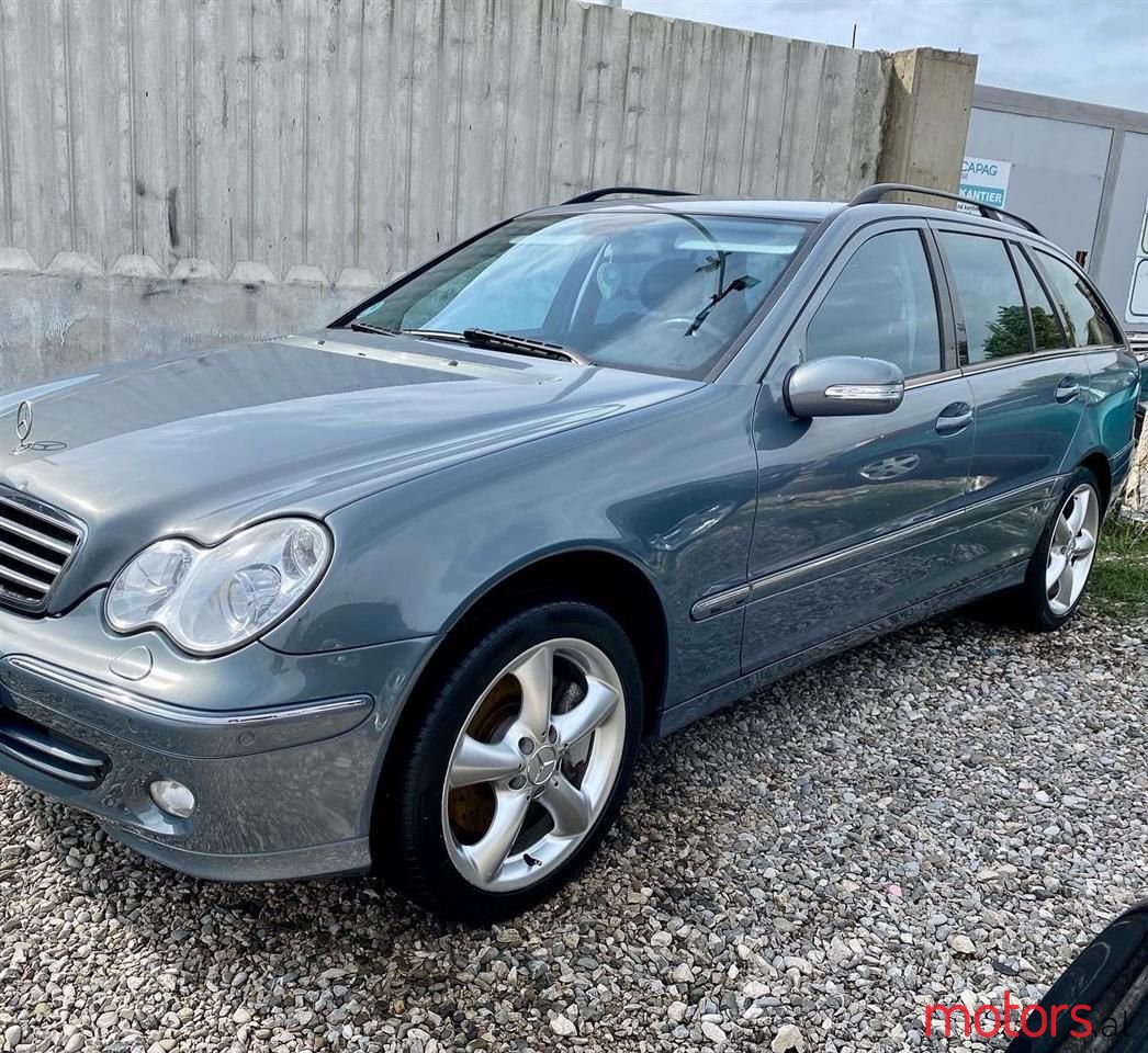 2005' Mercedes-Benz 220 photo #2