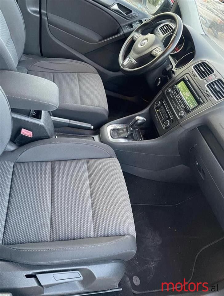 2011' Volkswagen Golf photo #2