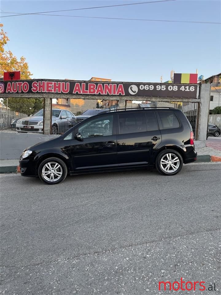 2009' Volkswagen Touran photo #1