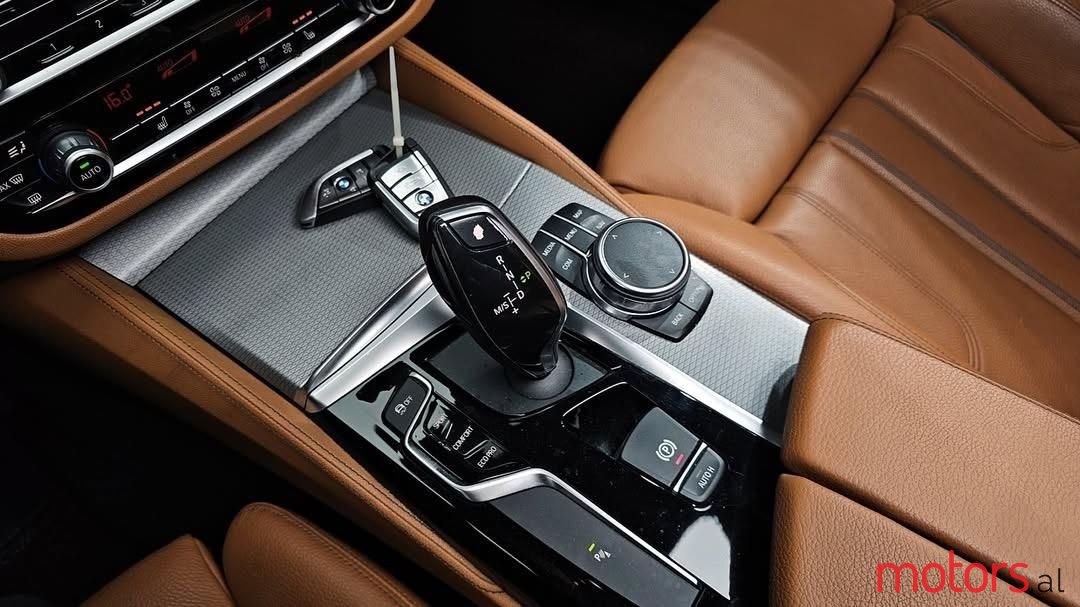 2018' BMW 540 photo #2