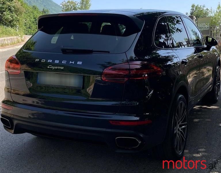 2016' Porsche Cayenne photo #4