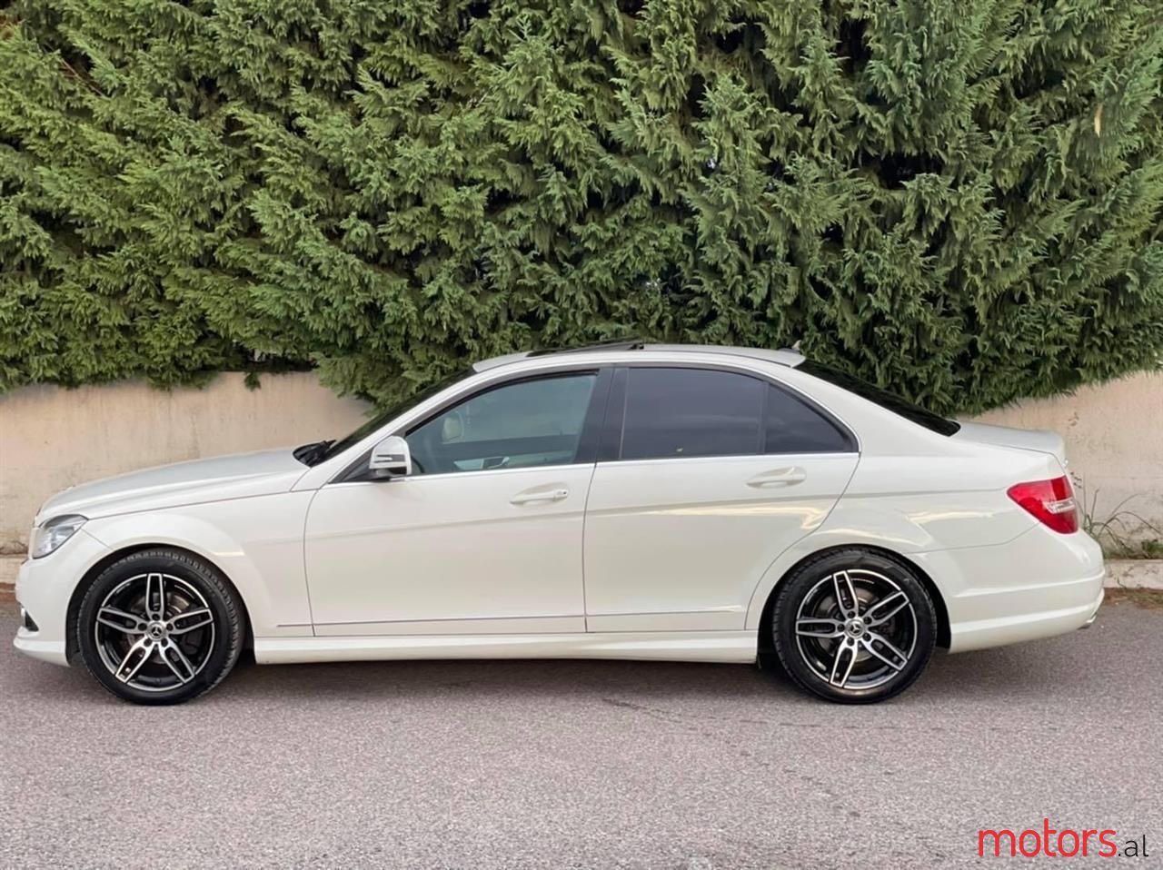 2008' Mercedes-Benz C 300 photo #1