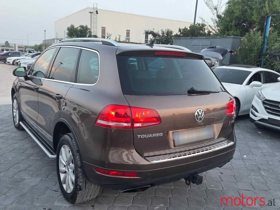 2013' Volkswagen Touareg photo #4