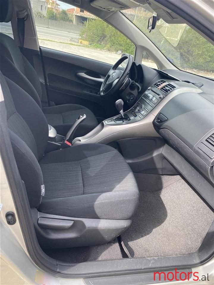 2008' Toyota Auris photo #6