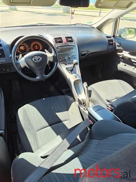 2009' Toyota Auris photo #6