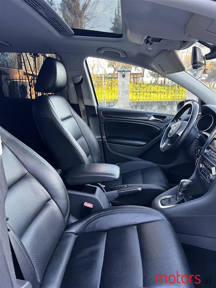 2010' Volkswagen Golf photo #3