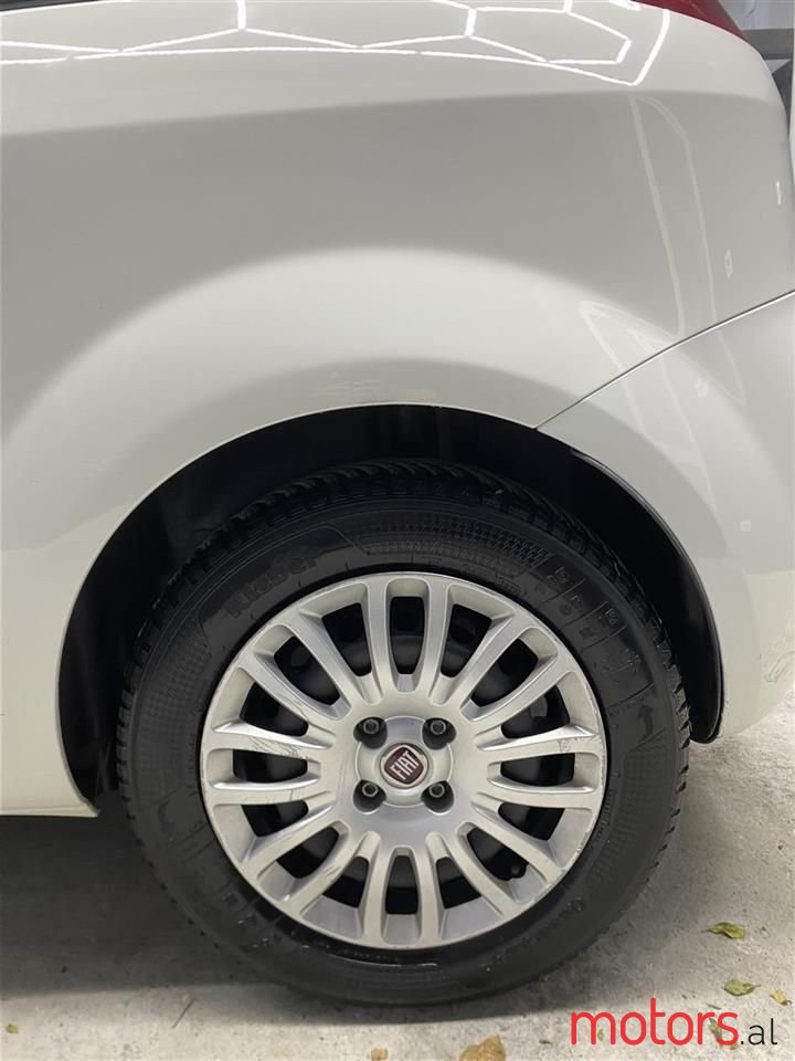 2015' Fiat Punto photo #3