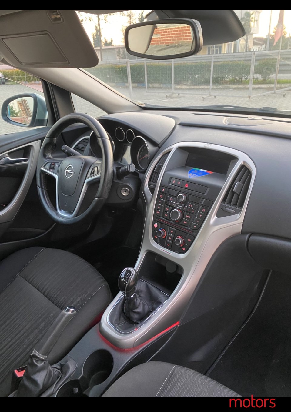 2011' Opel Astra photo #7