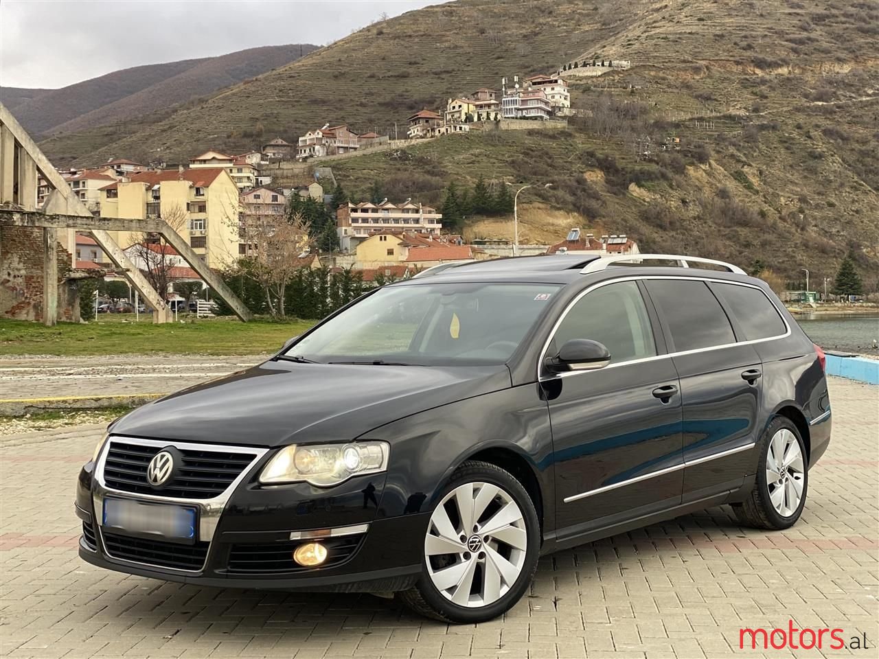 2008' Volkswagen Passat photo #1