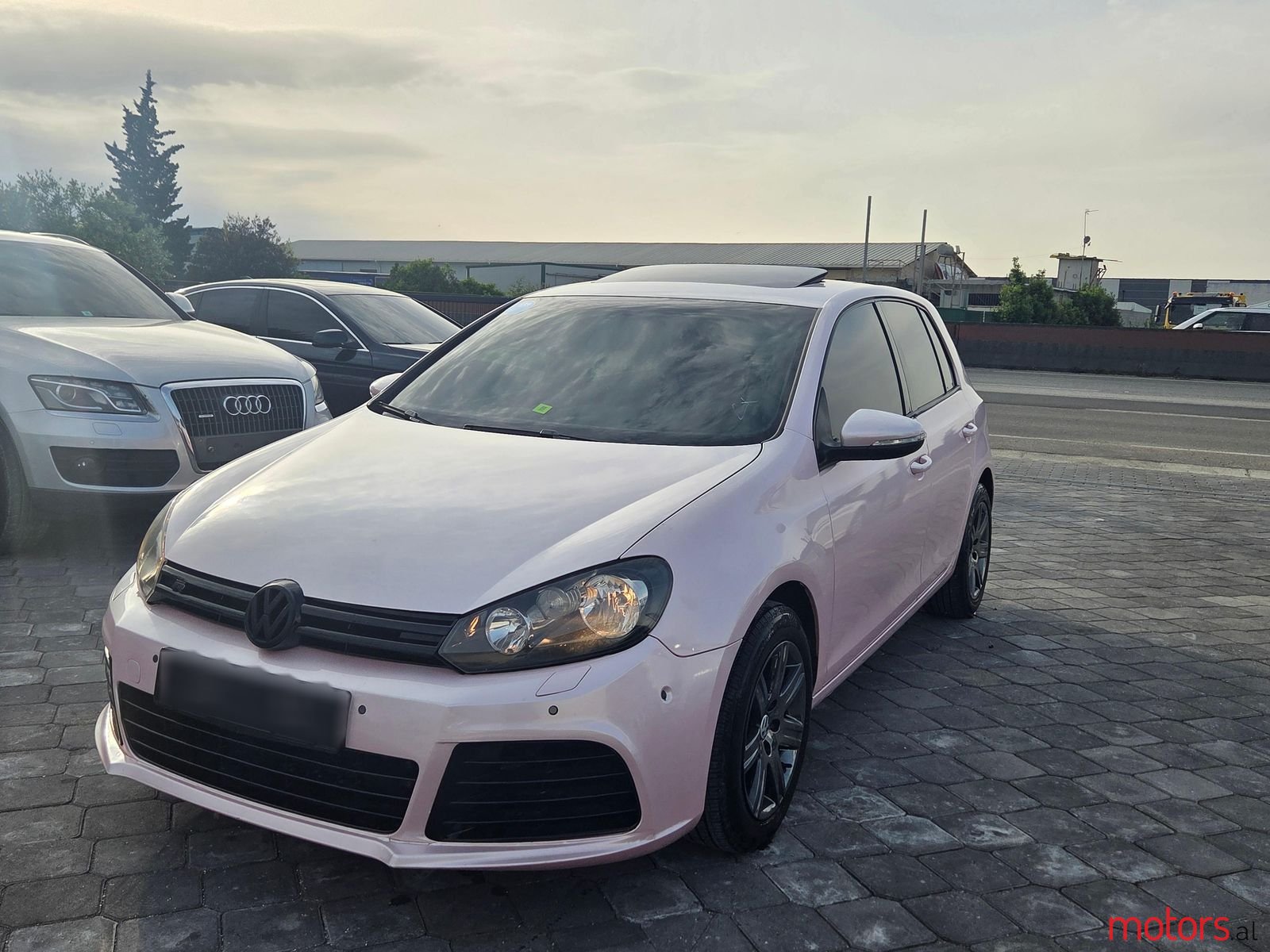 2011' Volkswagen Golf photo #2