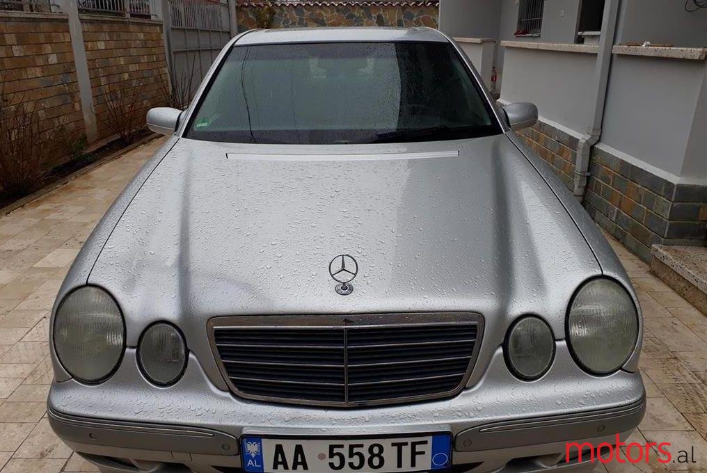 2001' Mercedes-Benz C 220 photo #1