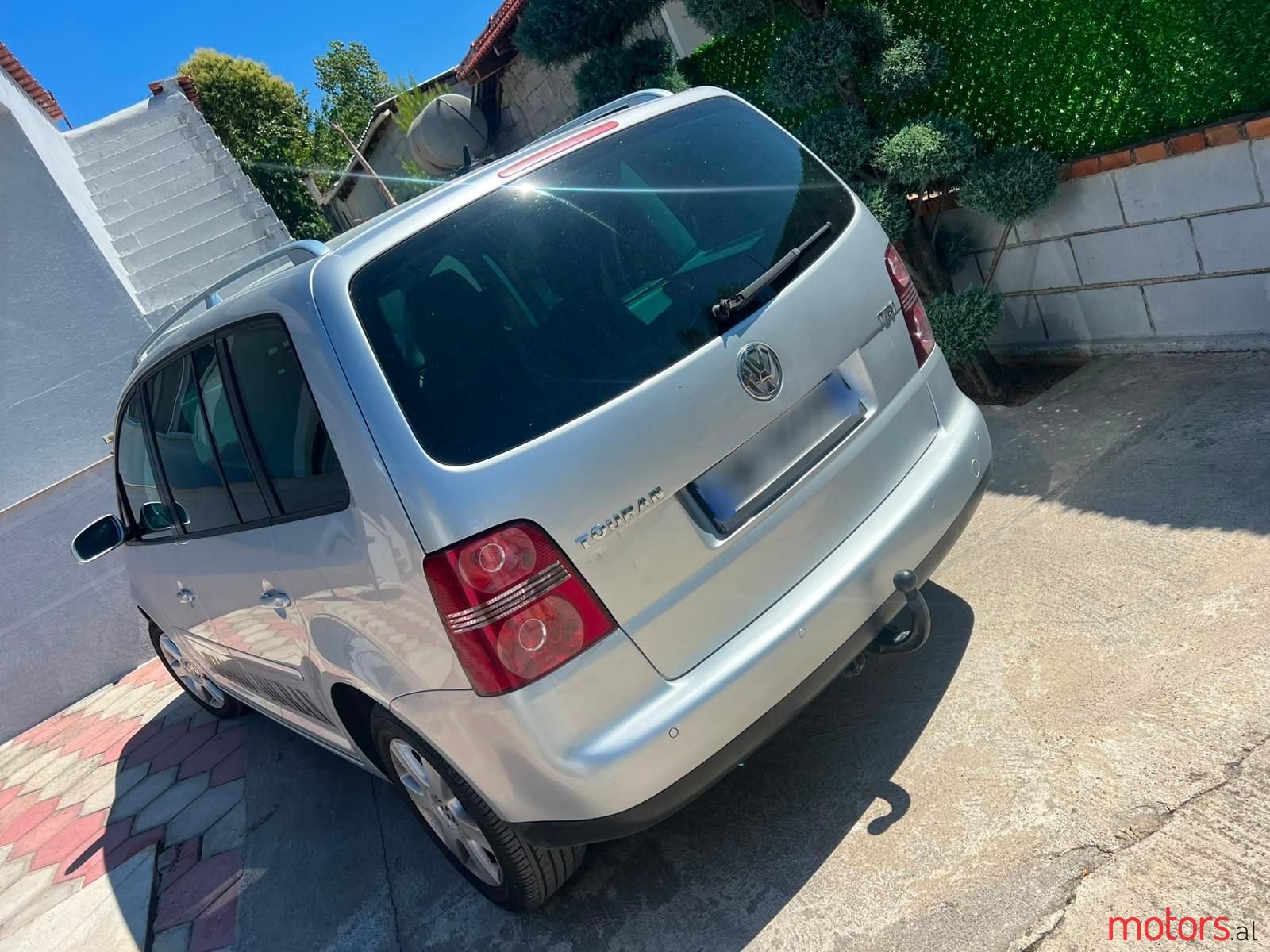 2005' Volkswagen Touran photo #3