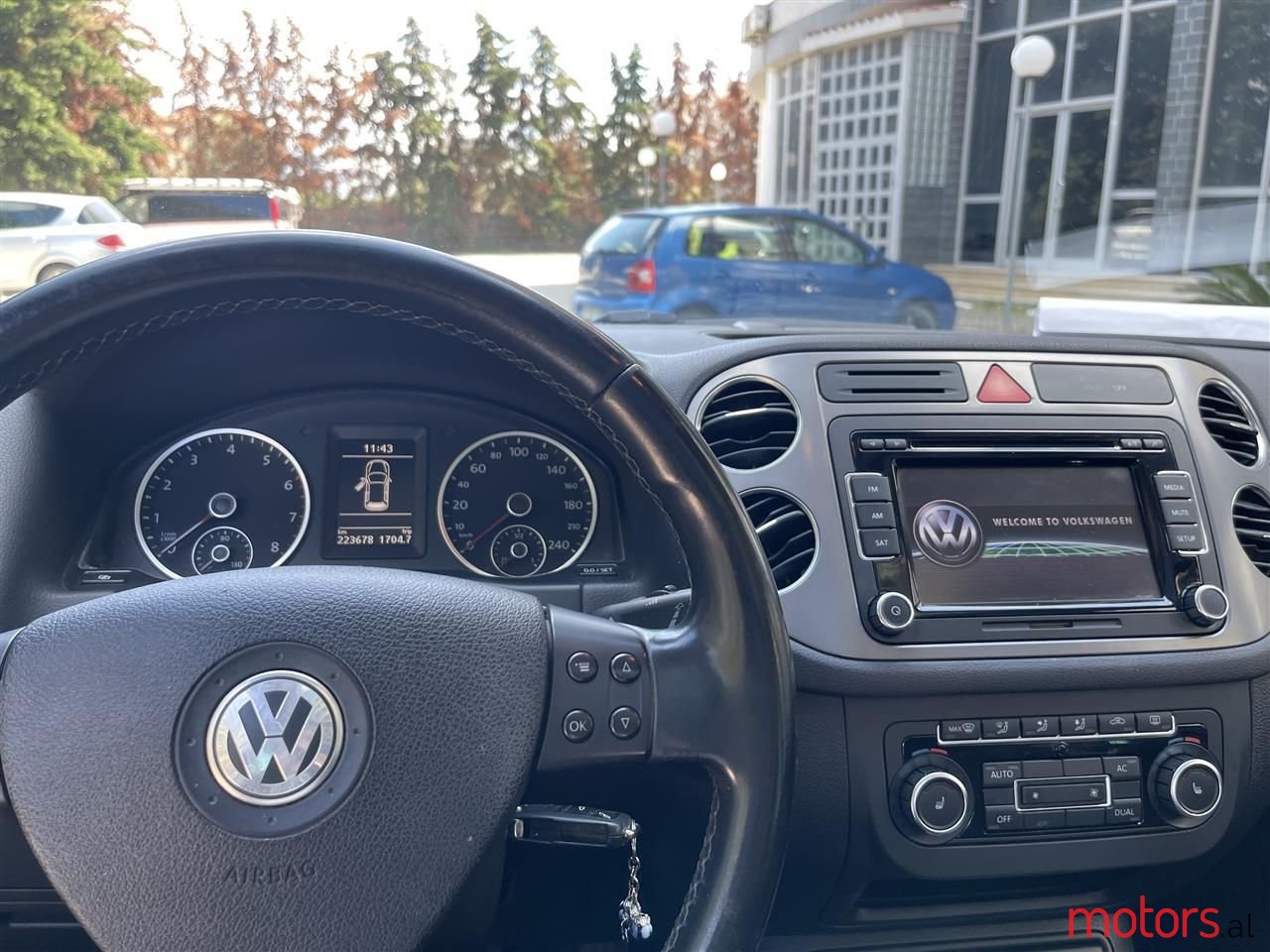 2012' Volkswagen Tiguan photo #2