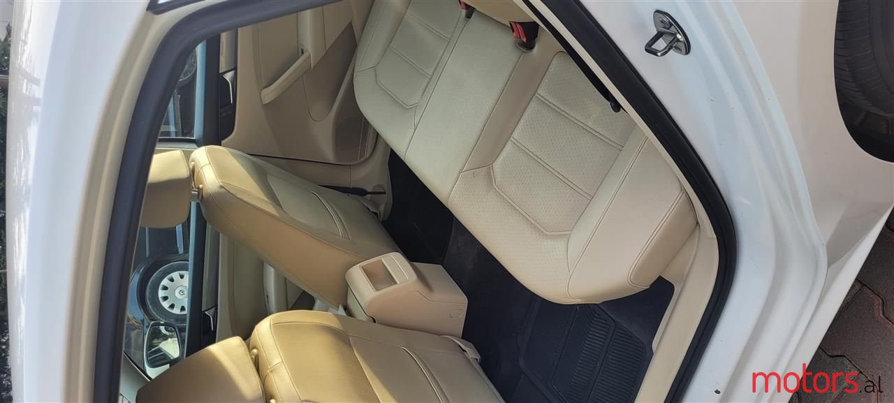 2014' Volkswagen Passat photo #5