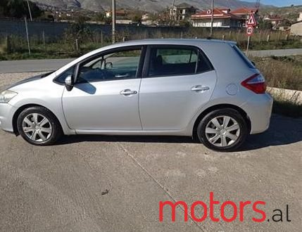 2011' Toyota Auris photo #5
