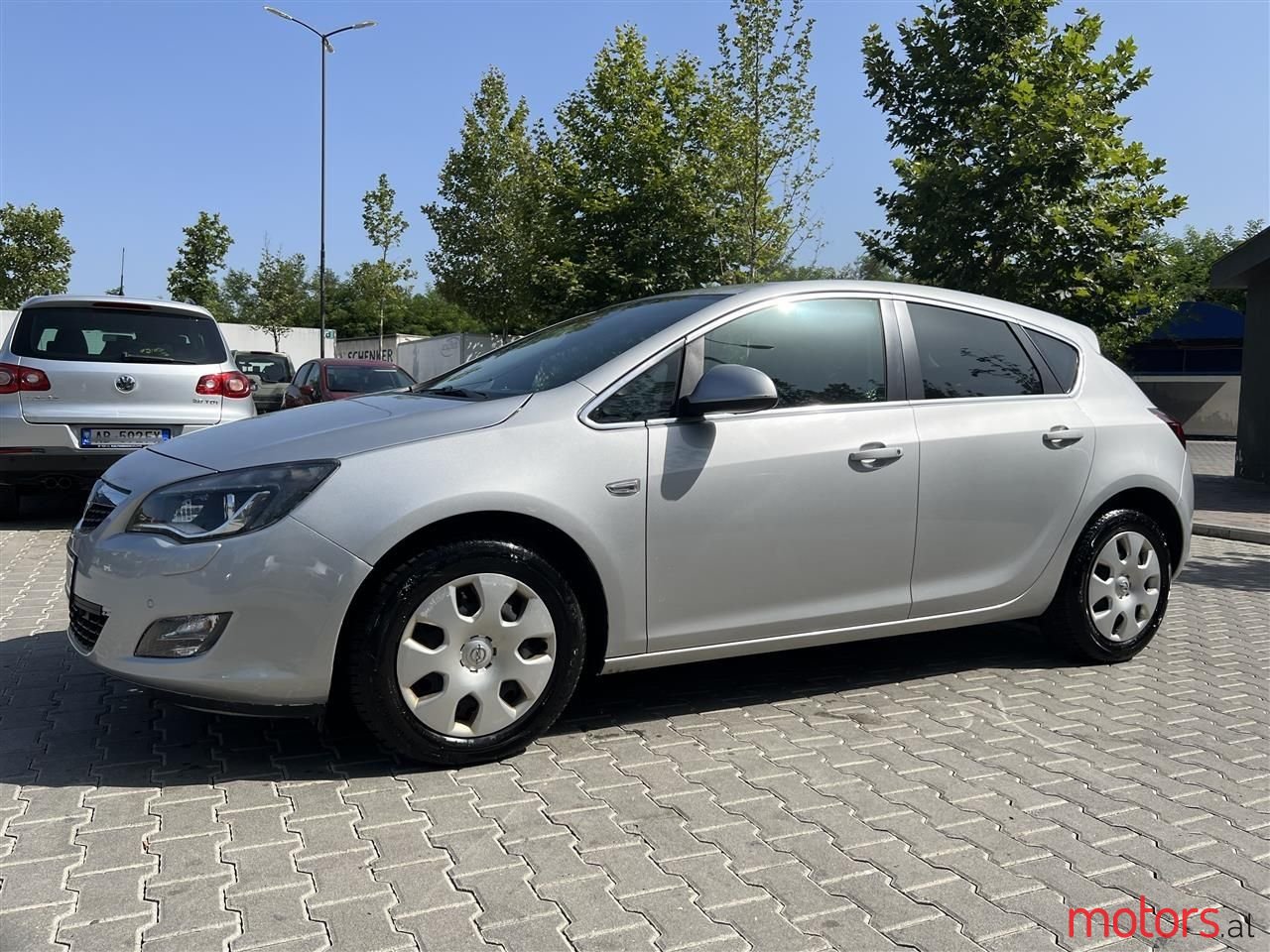 2013' Opel Astra photo #1
