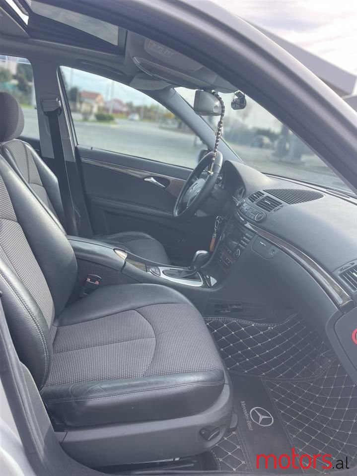 2004' Mercedes-Benz E 200 photo #3