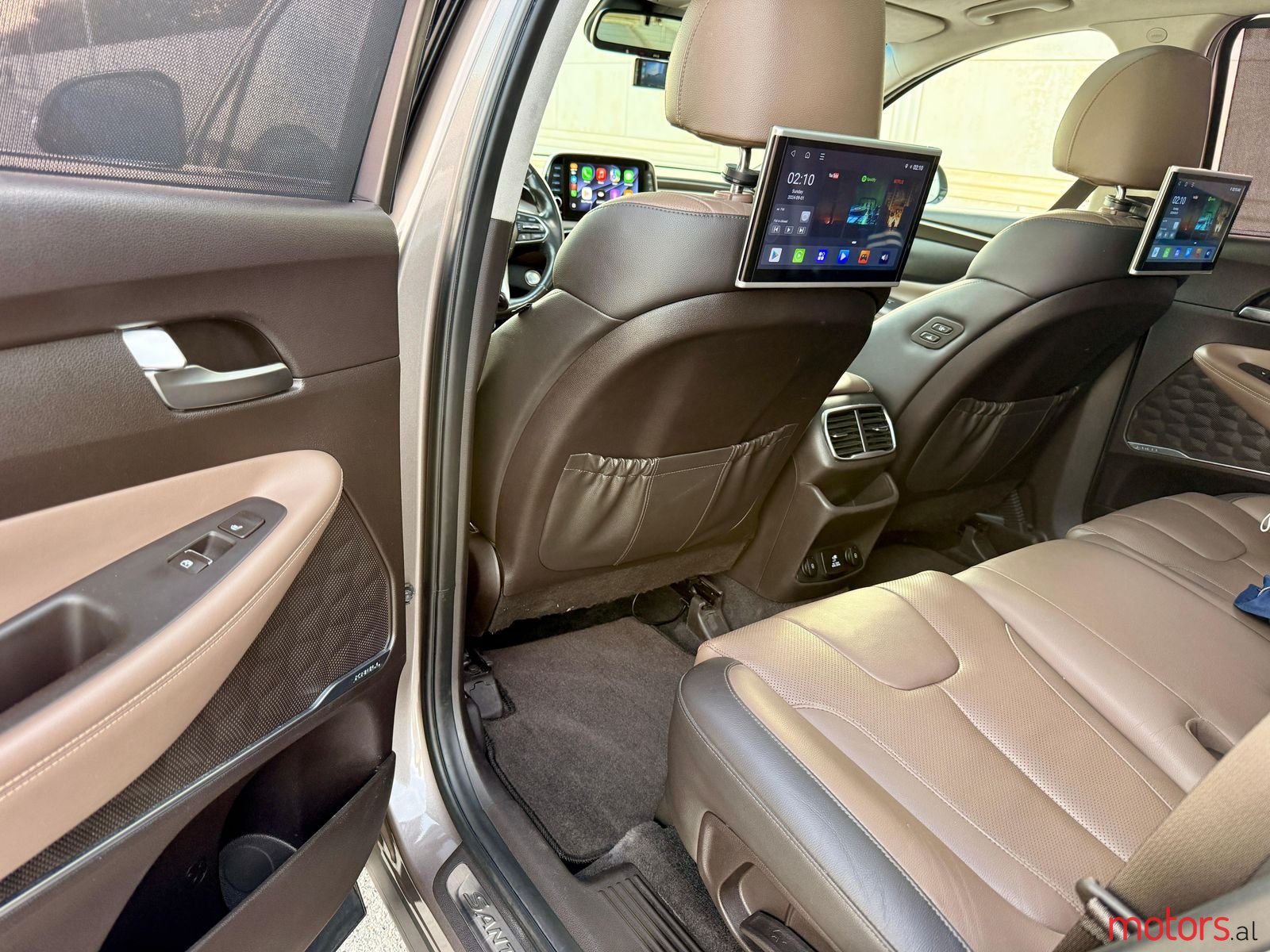 2018' Hyundai Santa Fe photo #2