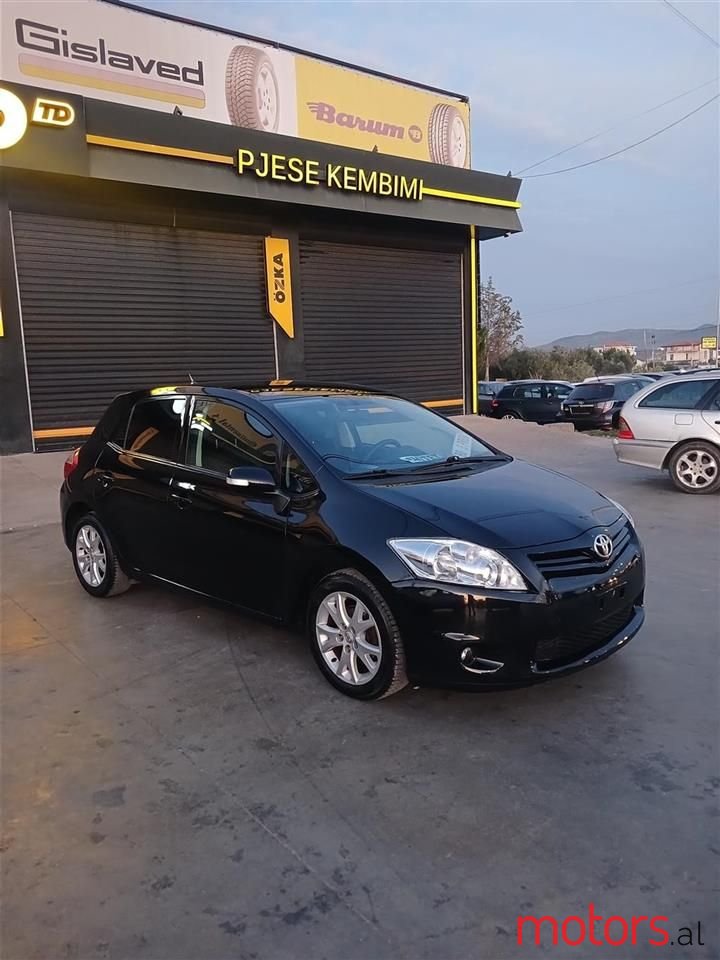 2012' Toyota Auris photo #1