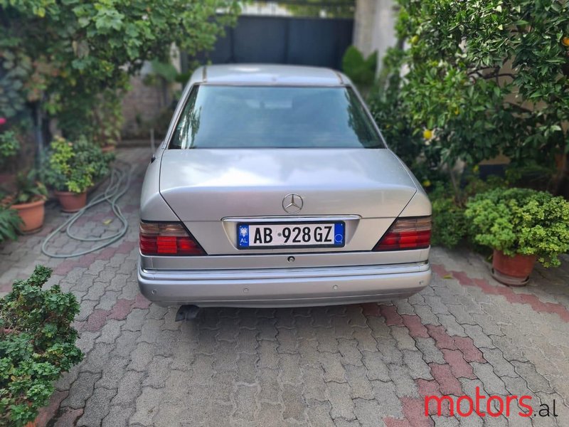 1994' Mercedes-Benz E 200 photo #3