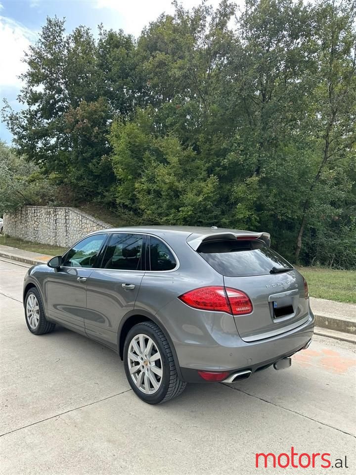 2014' Porsche Cayenne photo #2