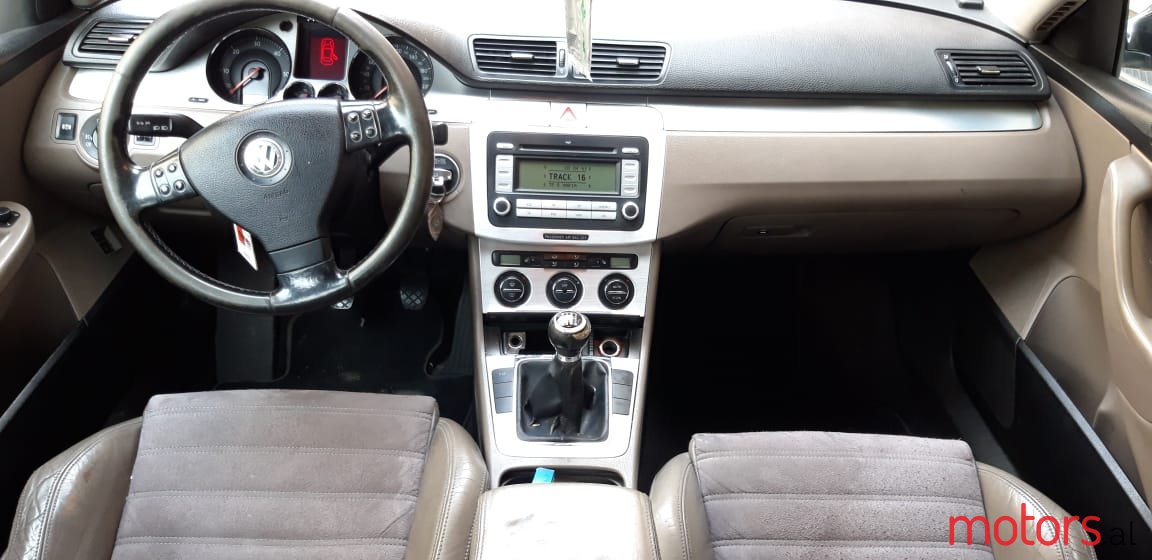 2005' Volkswagen Passat photo #3