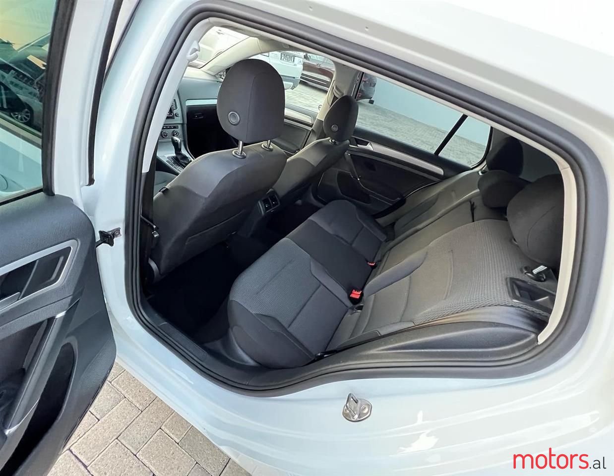 2015' Volkswagen Golf photo #6