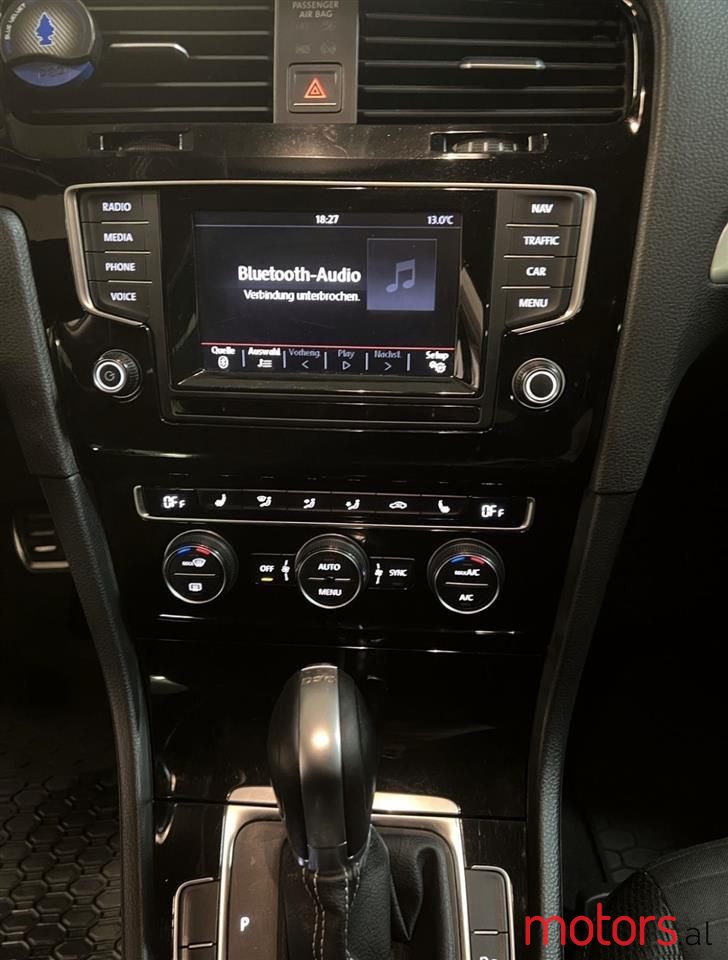 2015' Volkswagen Golf photo #3