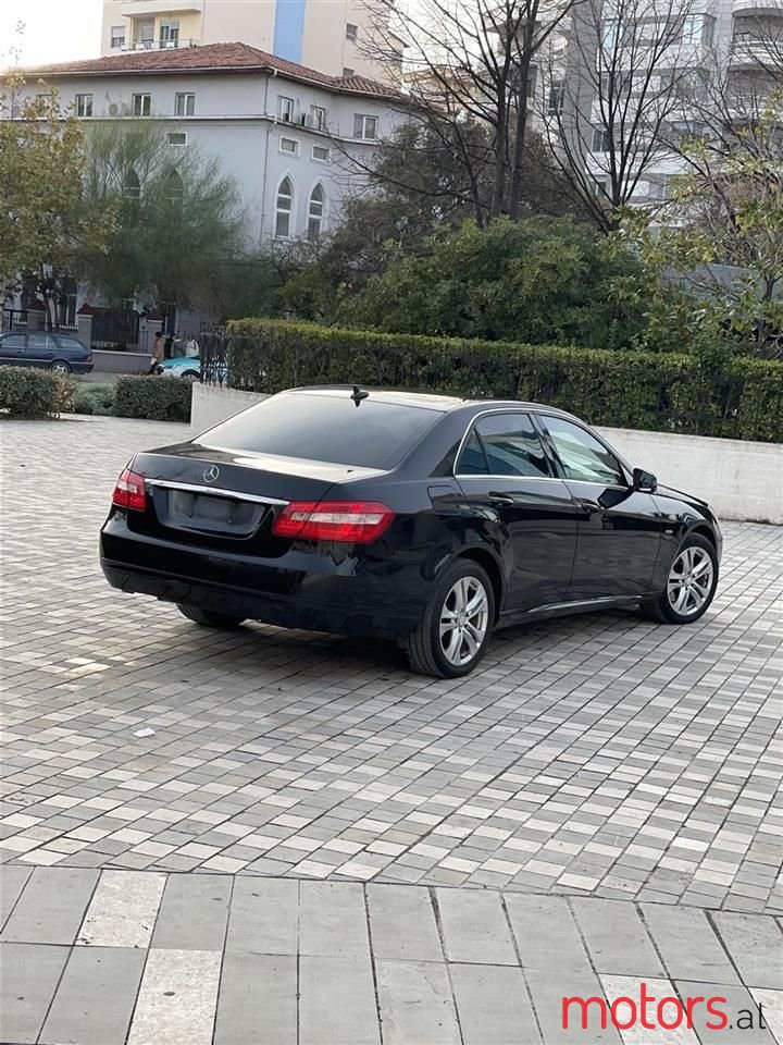 2010' Mercedes-Benz E 220 photo #2