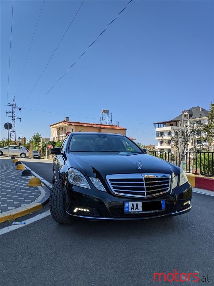 2010' Mercedes-Benz E 220 photo #2