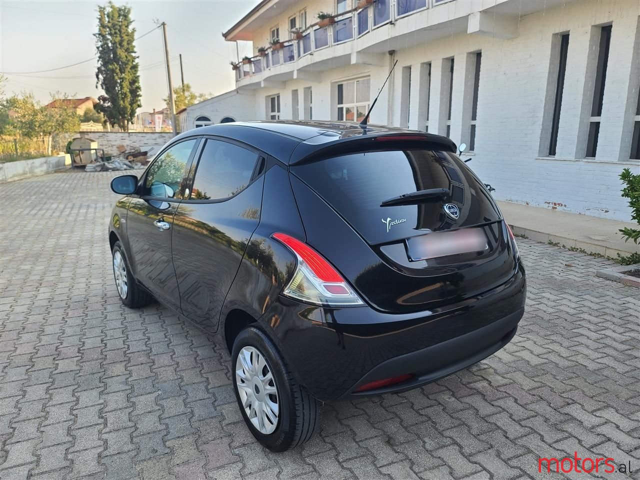 2014' Lancia Ypsilon photo #3