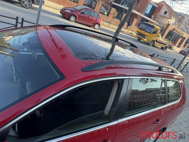 2011' Volkswagen Golf photo #5