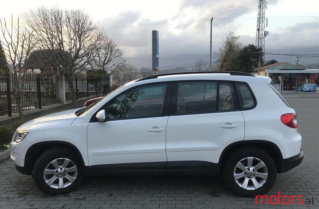 2010' Volkswagen Tiguan photo #1