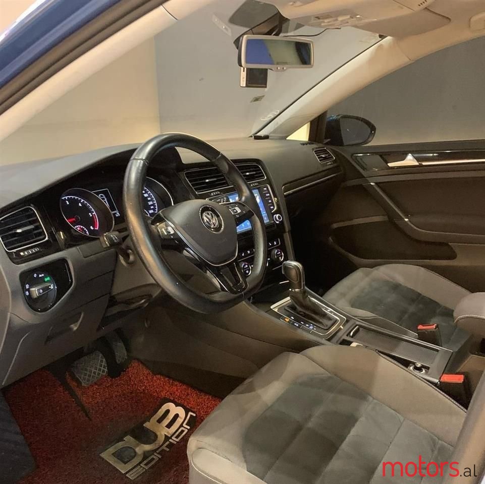 2016' Volkswagen Golf photo #2