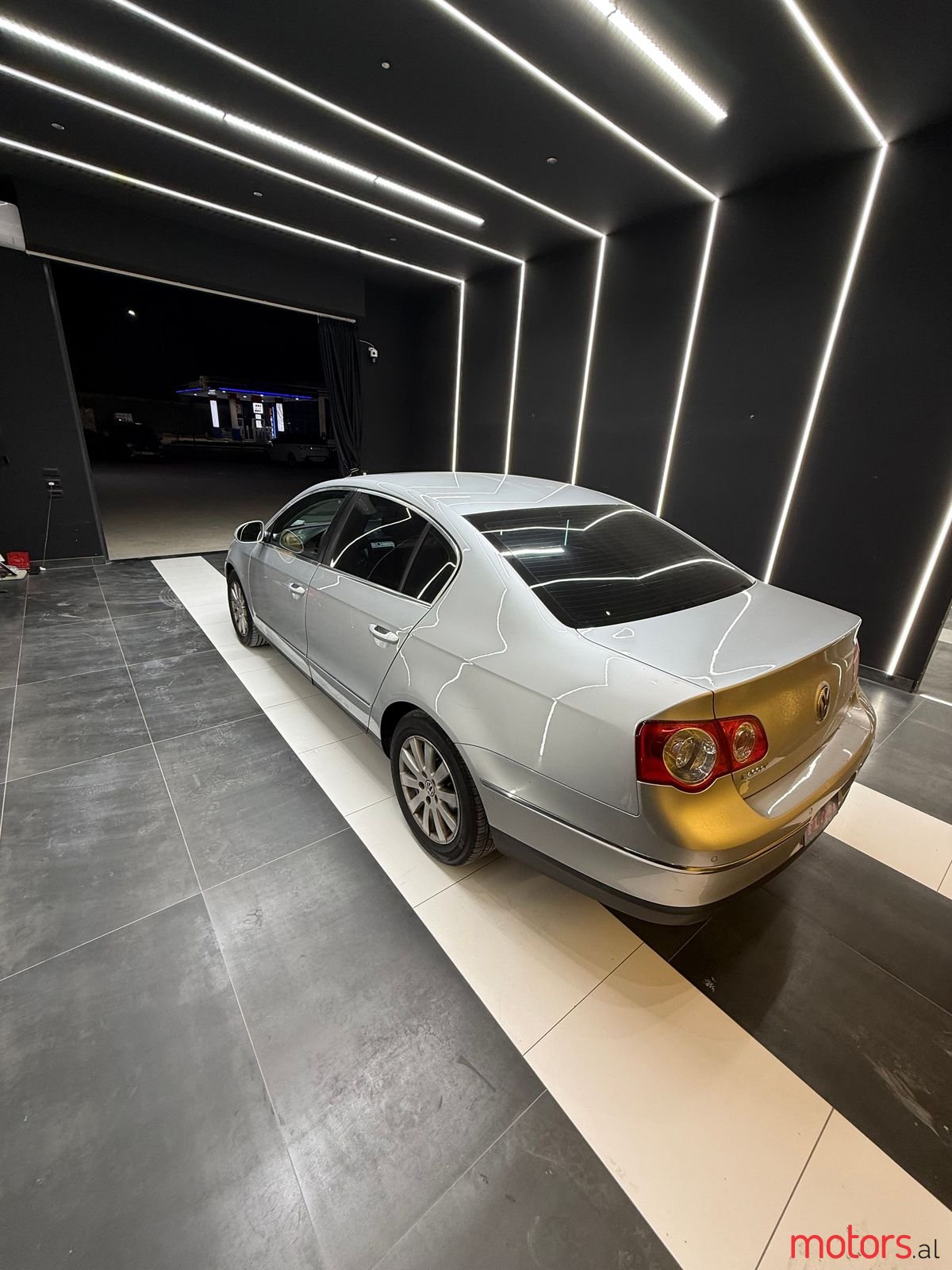 2010' Volkswagen Passat photo #4