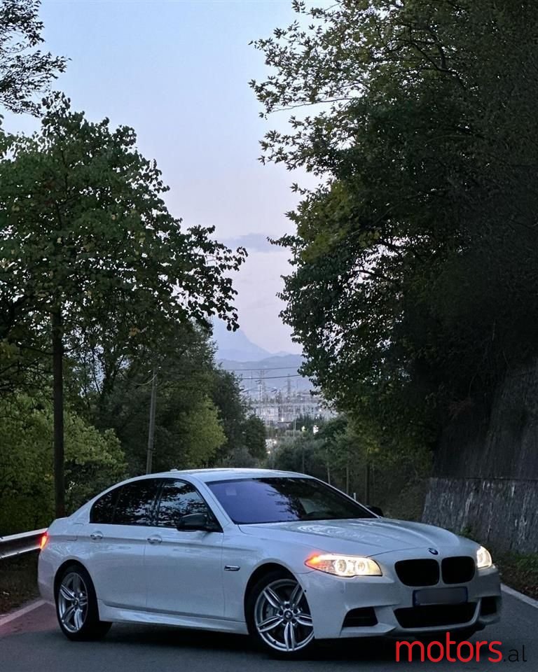 2013' BMW 550 photo #2